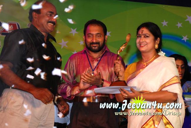 Kalarenjini receiving award from Alleppey Ashraf Cine Director